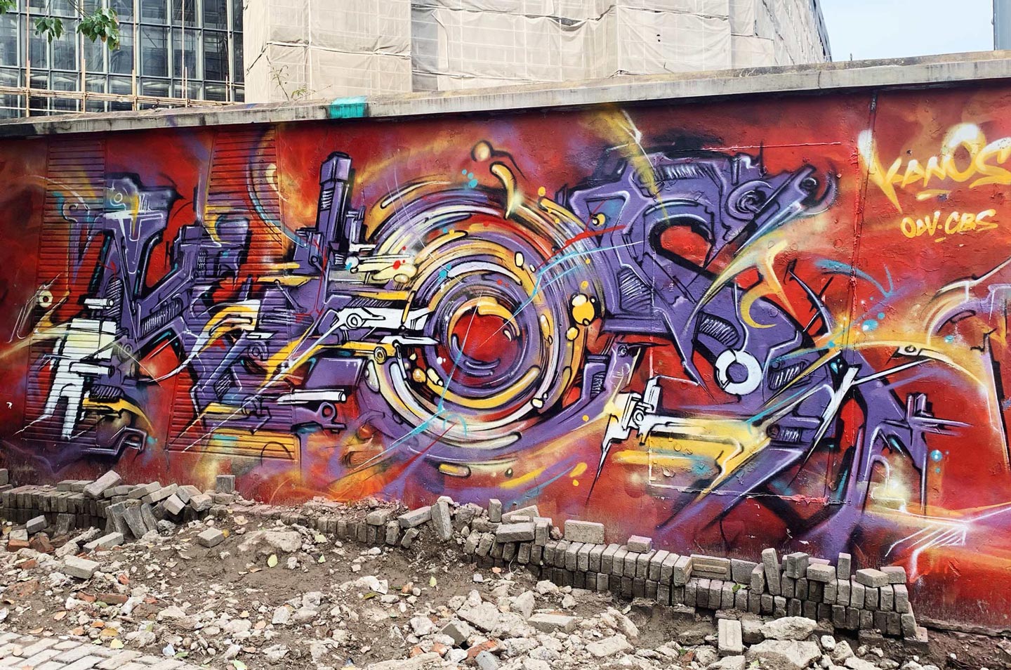 alex kanos paint a wall in shanghai with dezio