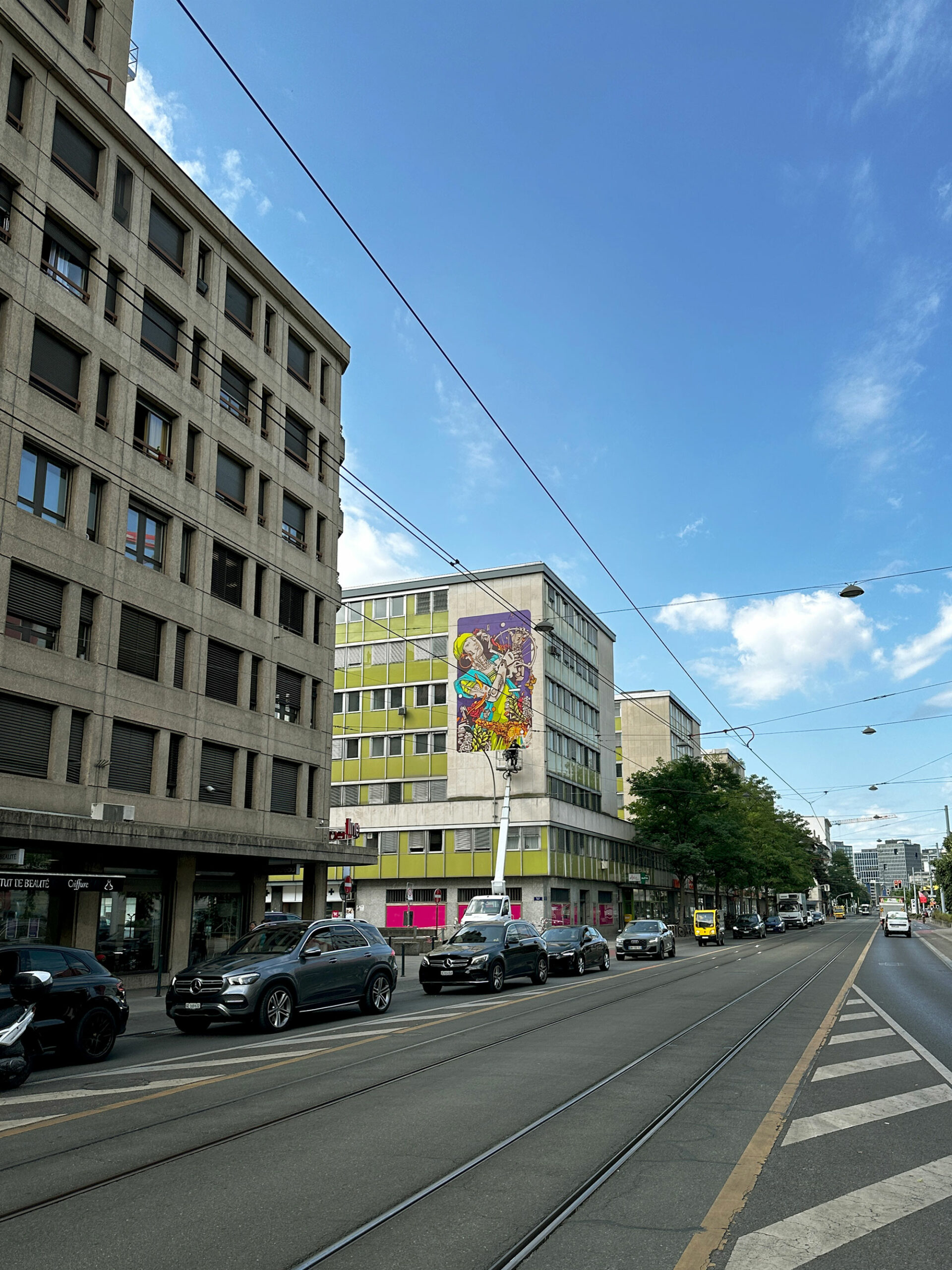 Alex Kanos is painting a mural in Geneva