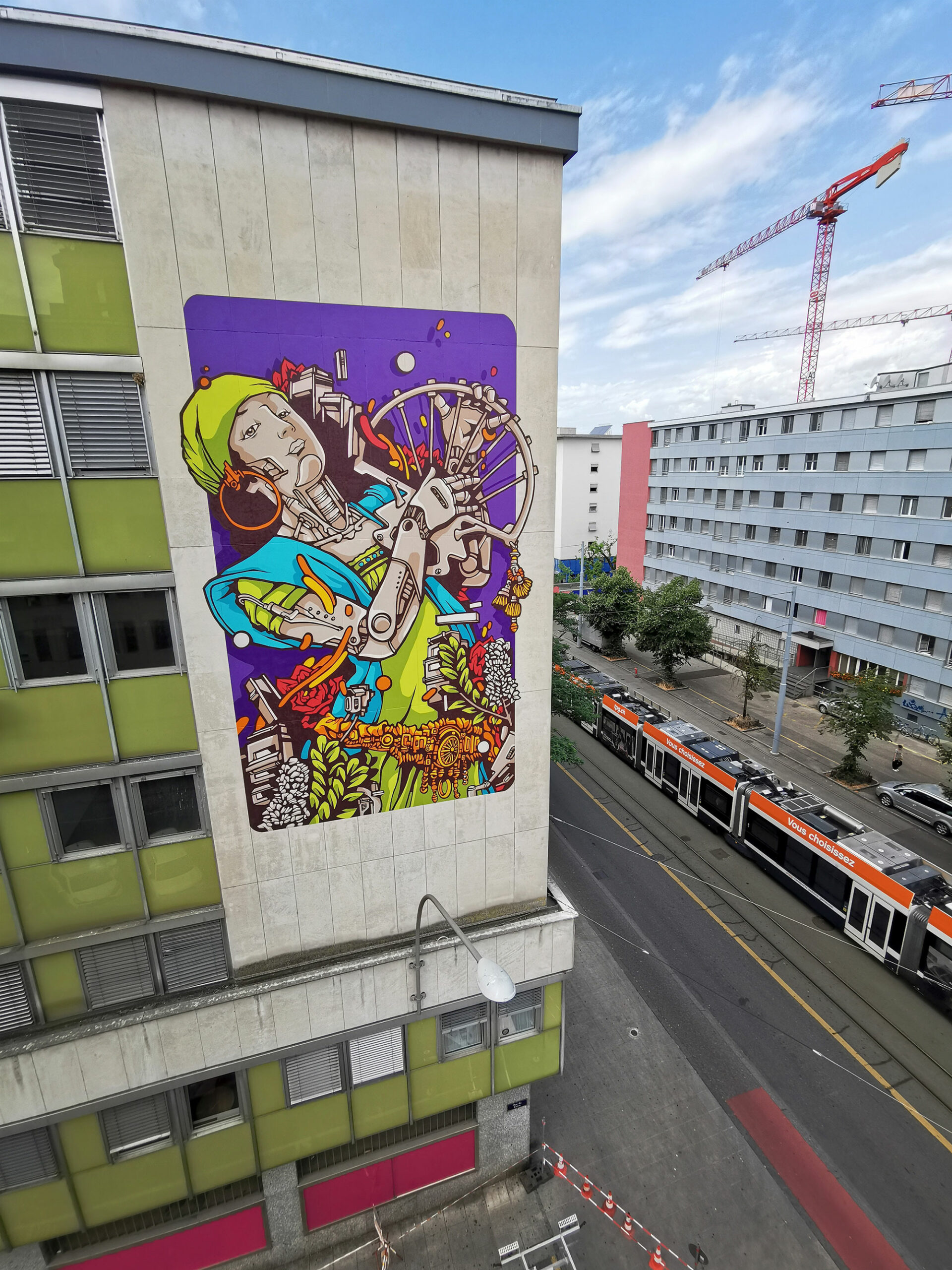 Alex Kanos is painted a street art mural in Geneva representing a woman with mecanical parts