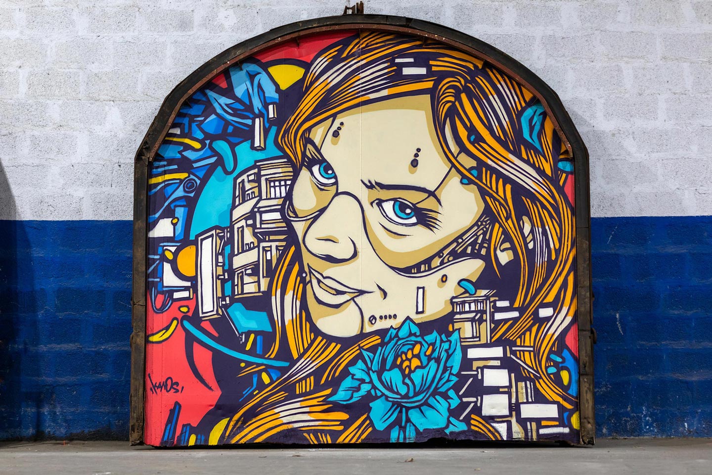 a graffiti made by alex kanos on a train piece of steel during deraille street art event