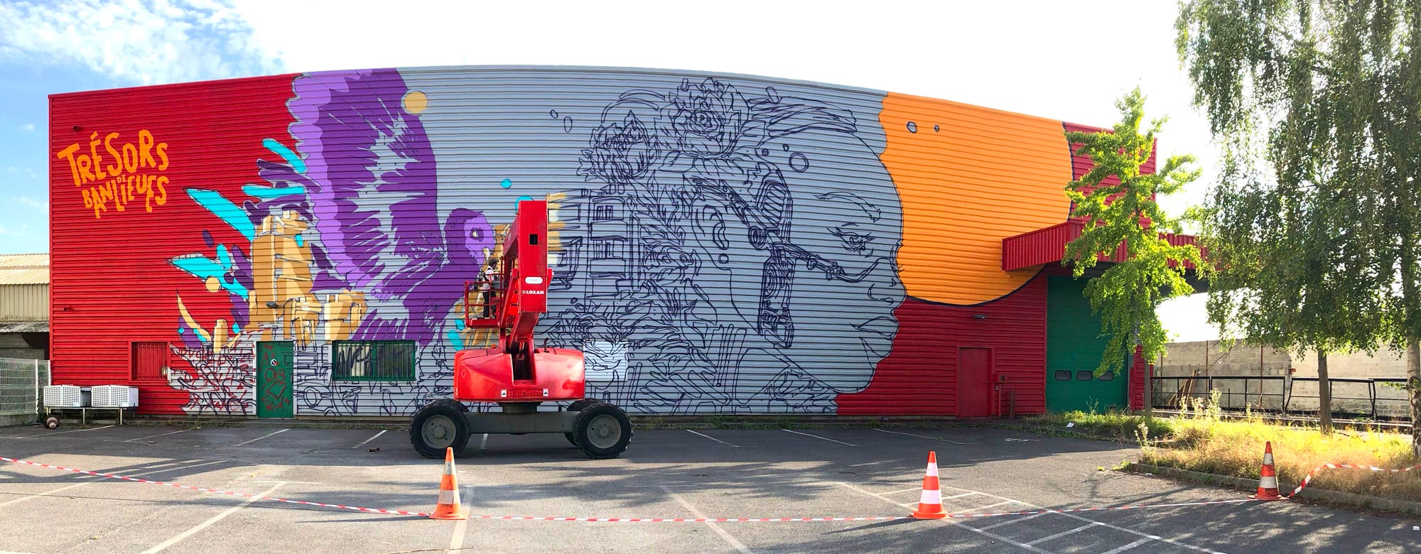 alex kanos is painting a street art mural called minerva in genevilliers for tresors de banlieues exhibition